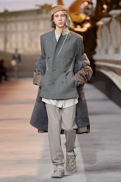 Look 32